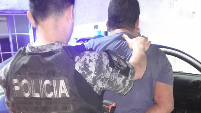 Impidió la asistencia médica a un herido y golpeó a policías