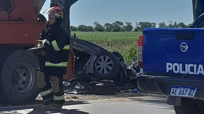Choque fatal en la ruta 158 entre un camión y un auto