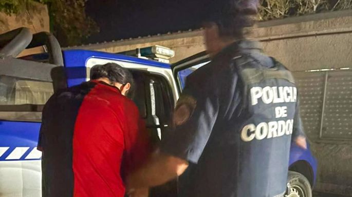 Con un cuchillo, asaltó a una joven en la calle