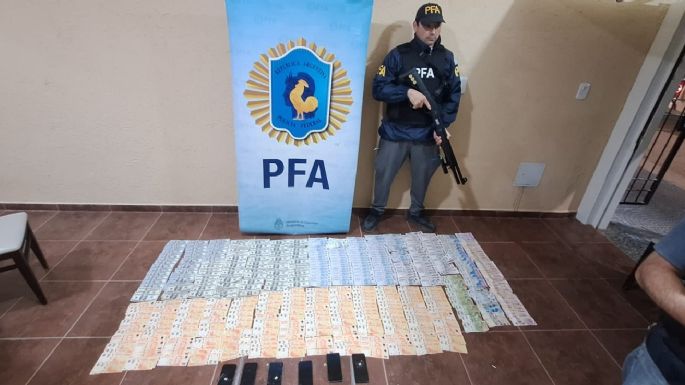 Dos detenidos, y más de 4 kilos de cocaína y 15.000 dólares secuestrados