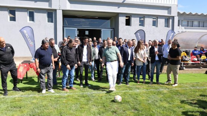 Española inauguró su nuevo estadio de fútbol con capacidad para 6.000 personas