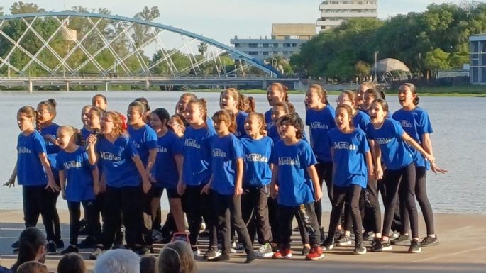 Danza Vida reunió a la comunidad en un evento solidario junto al lago