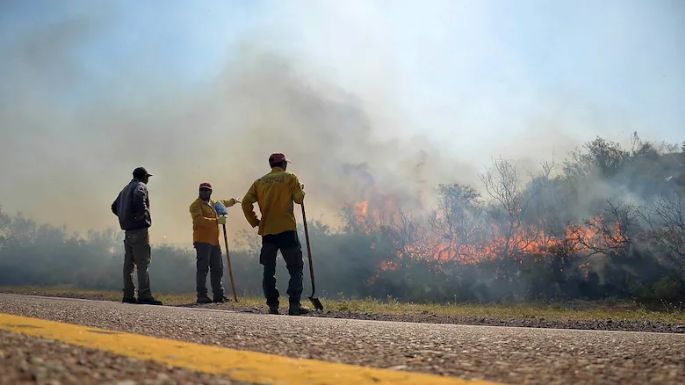 Bomberos combaten dos  incendios en Traslasierra