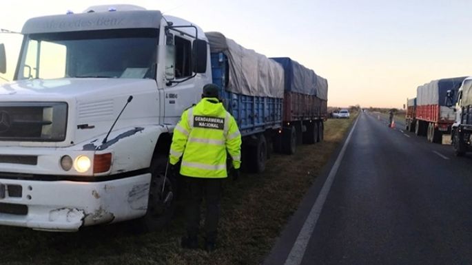 Más de 20 gendarmes detenidos por cobrar coimas a camioneros