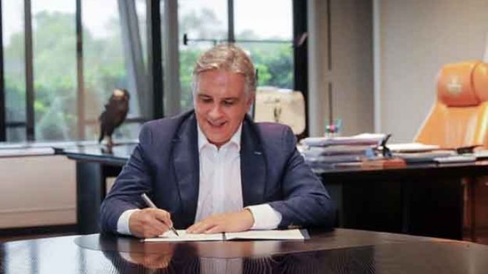Llaryora promulgó la Ley Territorial