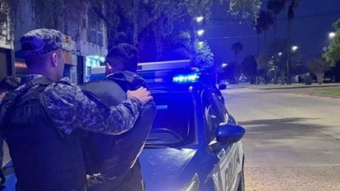 Detenido por arrebatarle el teléfono a una mujer en un comercio