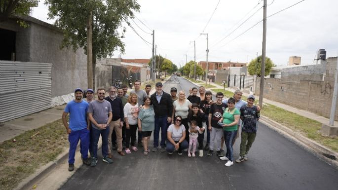 Avanza la pavimentación en tres barrios de la ciudad