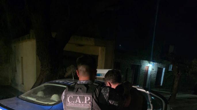 Detuvieron a un hombre acusado de robar un autoestéreo y una rueda auxiliar