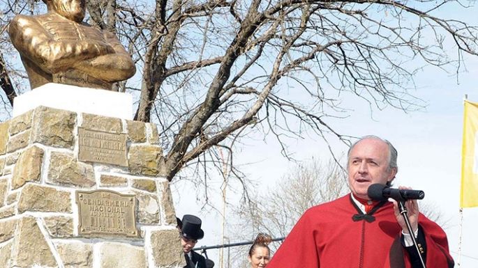 Una visita histórica llega con un busto