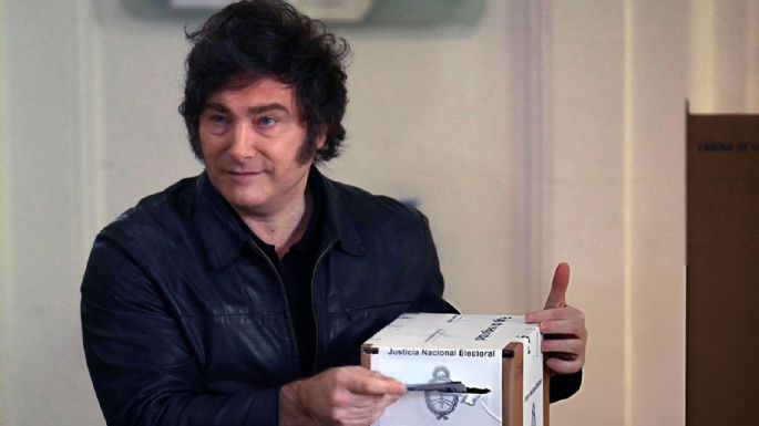 Ya votó Milei, quien no habló con la prensa