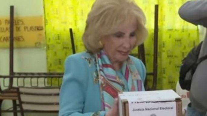 Al borde de los 99, votó Mirtha Legrand en la Capital Federal