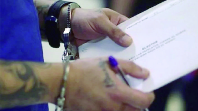 Once hombres fueron a votar y tenían pedidos de captura