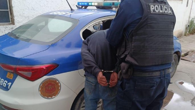 Acusado de un robo, se resistió a su detención y dañó un móvil policial