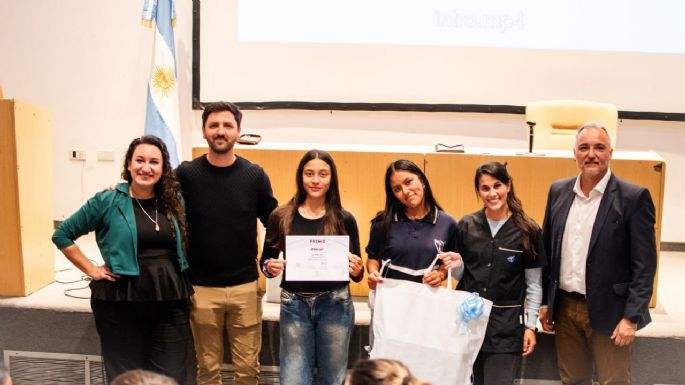 La Defensoría del Pueblo premió a jóvenes creativos