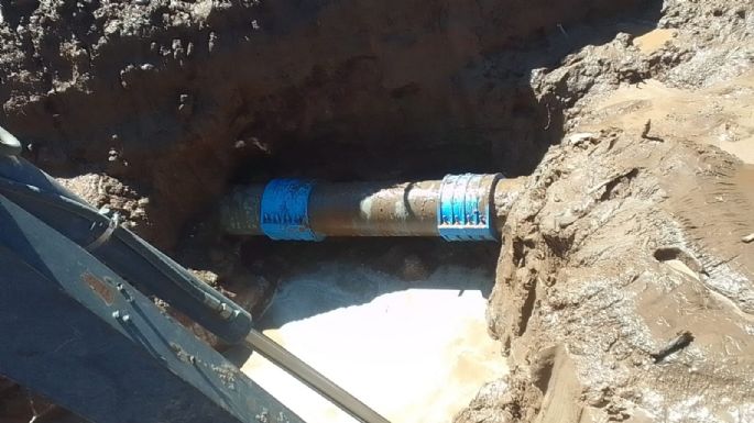 Comienza a restablecerse el servicio de agua en barrio Villa Albertina