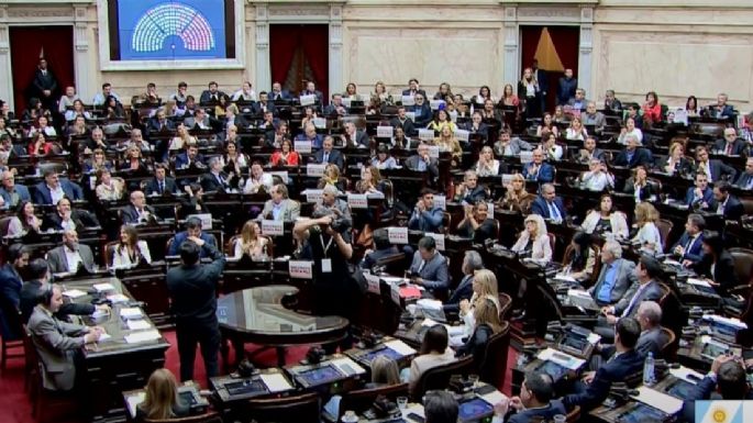 Aprobaron la reforma que restringe el uso de los DNU