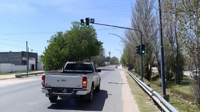 Colocaron un semáforo en Colón y El Palmar