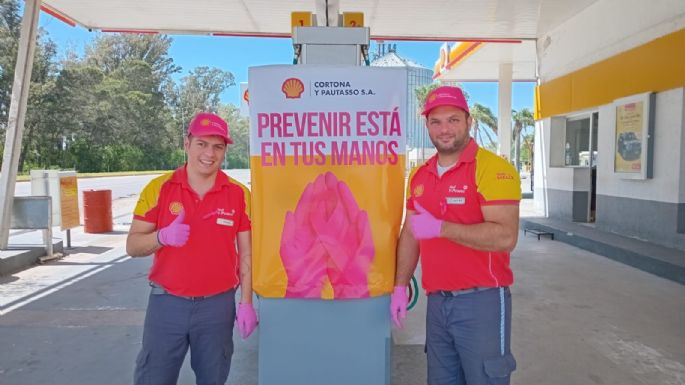 Trabajadores de estaciones de servicio se sumaron al Mes Rosa con un gesto simbólico