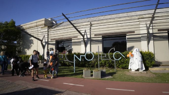 Cientos de niños y familias celebraron Halloween en la Tecnoteca