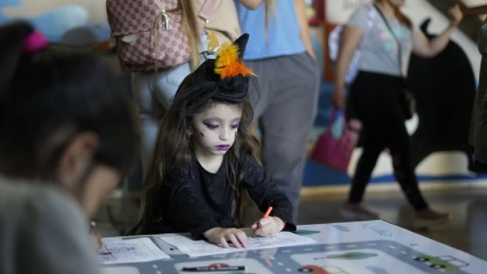 Cientos de niños y familias celebraron Halloween en la Tecnoteca