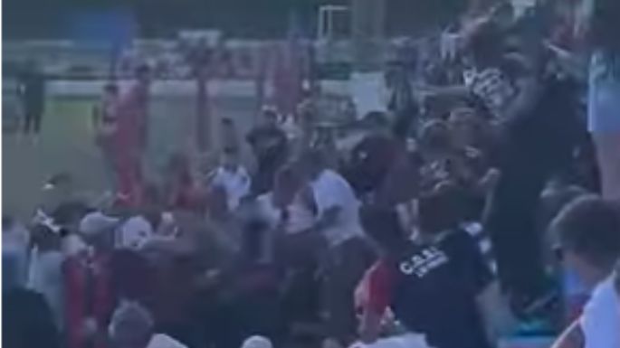 Hinchas de Las Perdices reaccionaron contra el agresor del árbitro