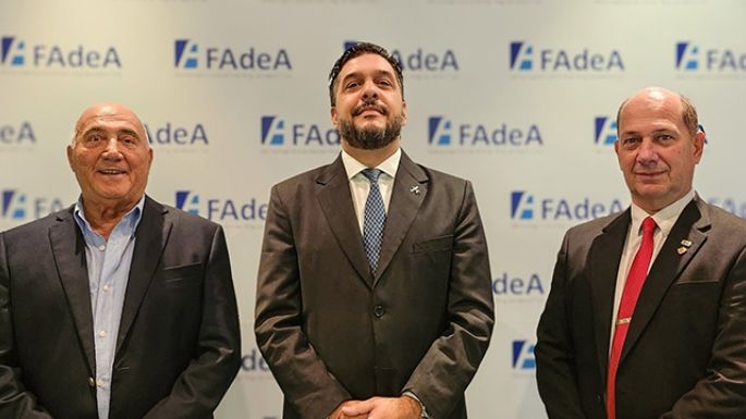 “Casi 300 mil millones de deuda”