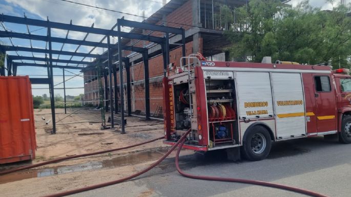Incendio en obra de construcción en barrio Parque Norte