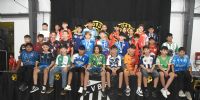Los chicos y chicas que representan a cada club y a sus equipos, tanto en varones como en femenino, para la tradicional foto general que simboliza su etapa en el baby. De izquierda a derecha: ARRIBA:?Antonio Muñoz (Alumni), Julián Torletti (Roque), Mateo Escalzo (El Porvenir), Facundo Arce (Deportivo VM), Fausto Fernández (Belgranito-GC), Cristopher Felber (Alianza), Ximena Viera (Naranjitas/Porvenir), Melani Perinazzo (Las 2 Villas), Mónica Machado (Huracán), Matías Morales (B. Industrial) y Benjamín Bejarano (CAFIJ-GD). AL MEDIO: Ciro Schibli (Alem), Genaro Lorca (River), Gerónimo Sarmiento (Las Playas), Thiago Giovanini (Los Campeadores), Francisco?Amaya (Sarmiento), Gino Racca (Dep. Tío Pujio), Julián Comba (Sportivo PdM), Eduardo Agüero (Municipal-LP), Lautaro Pucci (Leoncitos) y Joel Moya (Fray NG). ABAJO:?César Jiménez (San Nicolás), Thiago Rosina (D. América), Santino Gómez (El Santo), Tiziano?Saravia (San Martín), Gino Aragno (Malvinas), Joshua Chirino (Argentino), Faustino Gigena (Española), Francisco Gutiérrez (Tallerito), Baltazar Casaldi (All Boys) y Bruno Rivera (Gimnasia). Se le suman: Yago Torres (Playosa), Lática Ferreyra (Alem), Jazmín Quevedo (San Martín-femenino) e Indira Reinoso (El?Parque).