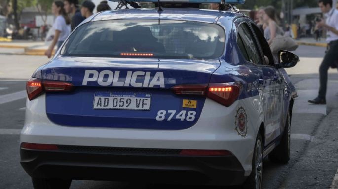 Dos niñas buscaban a su madre solas bajo la lluvia