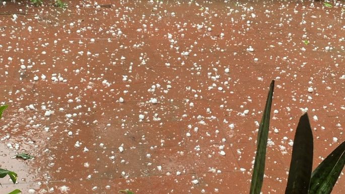 Fuerte granizada en medio del alerta por tormentas