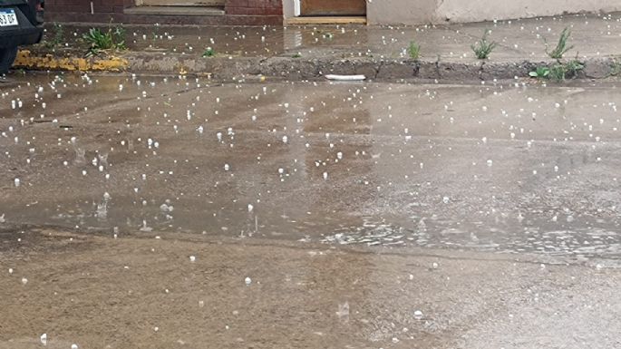 Fuerte granizada en medio del alerta por tormentas