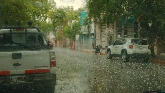 Fuerte granizada en medio del alerta por tormentas