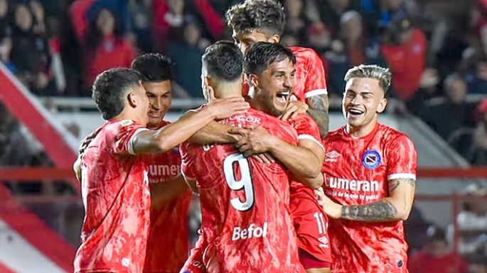 El Bicho, de visitante, eliminó a Vélez