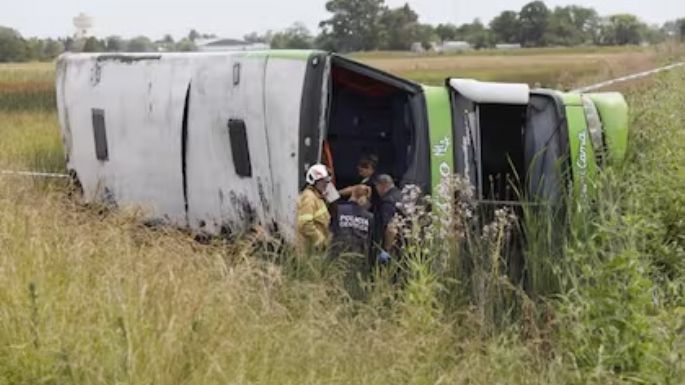 Dos muertos y 44 heridos al volcar un micro que iba a Mar del Plata