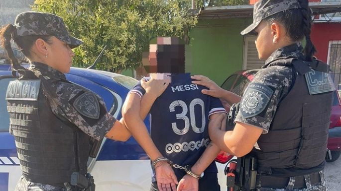 Tomaron, discutieron por un hombre y hubo sangre