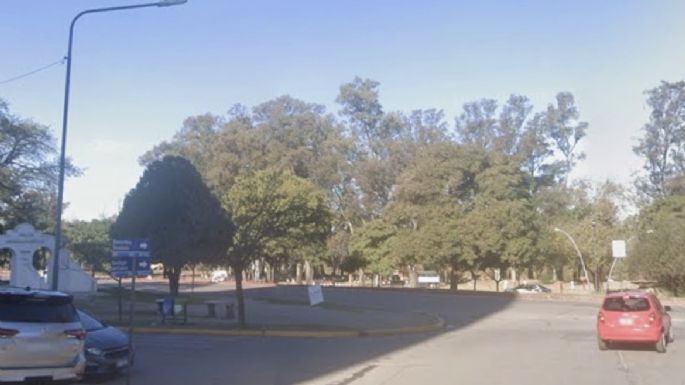 Choque entre monopatín y auto en la costanera