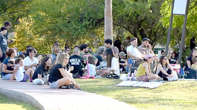 La revista WAM celebró sus 10 años con arte y música en vivo