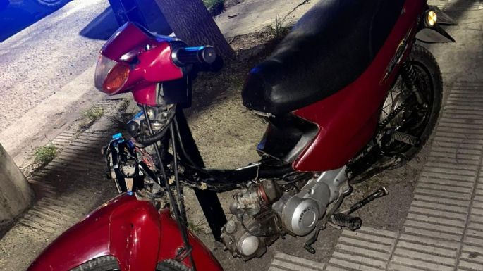 Iban en moto en la madrugada, los frenaron y tenían cocaína y balanza
