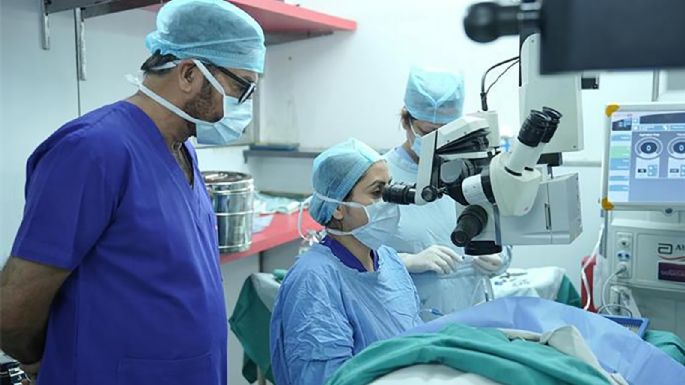 China: un equipo médico realizó una cirugía ocular robótica remota por 5G y a distancia
