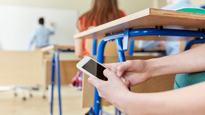 Córdoba regula el uso de celulares en las escuelas