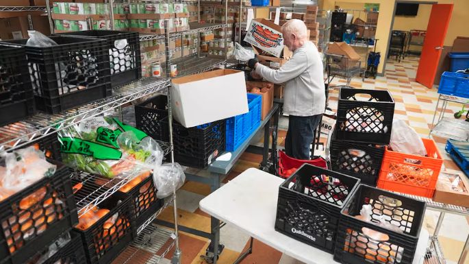 Más empleados  federales recurren  a la asistencia alimentaria