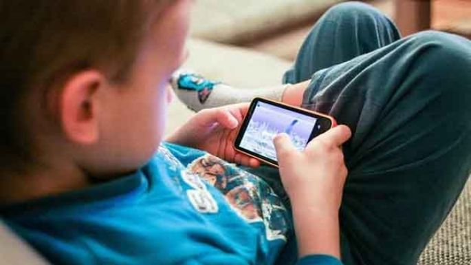 Prohibió el uso de redes sociales a menores de 15 años