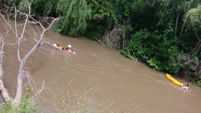 Rescataron a una persona que sufrió un accidente con un kayak en el río