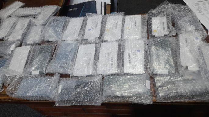 Intentaron coimear a la Caminera y les descubrieron decenas de iPhones