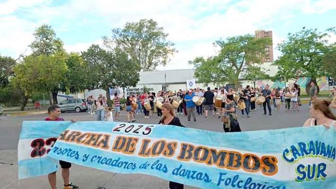Se llevó a cabo la 23ª Marcha de los Bombos y otros talleres en el Favio