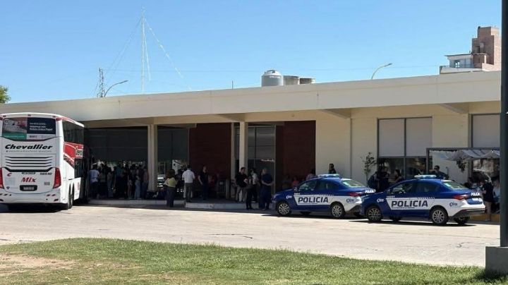 Estudiantes de Oliva se iban de viaje de egresados y los choferes dieron positivo en alcoholemia