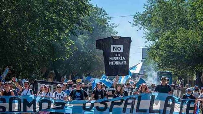 Mendoza aprobó el proyecto de megaminería, con gran rechazo