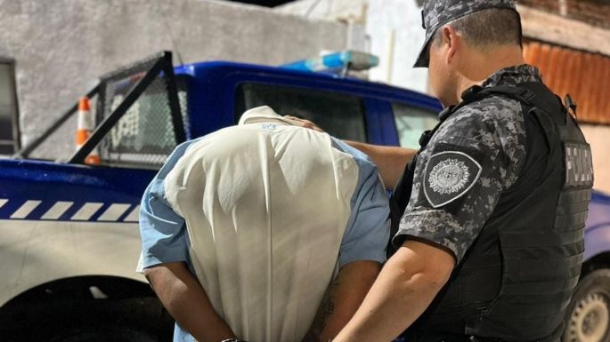 Amenazó a policías con una cuchilla para evadir un control