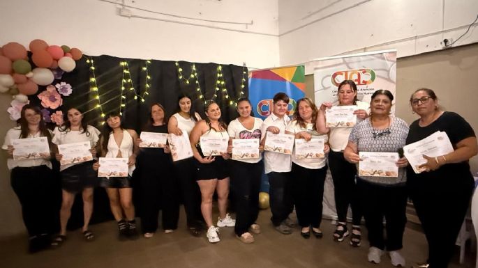 Recibieron la certificación de los talleres de la  Asociación Civil Villa Nueva Ayuda