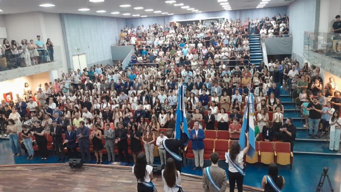 Estudiantes de la UNVM reciben su diploma